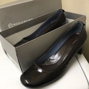 Only worn once. Beautiful brown Rockport shoes